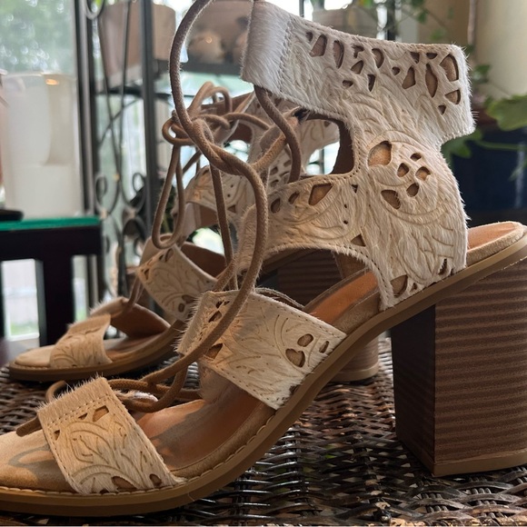 FARYL by Farylrobin White Calf Hair Leather Block Heel Lace Up‎ Sandal - Picture 6 of 9